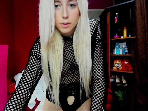 kirsiblonde  Play With Her Toy On Cam