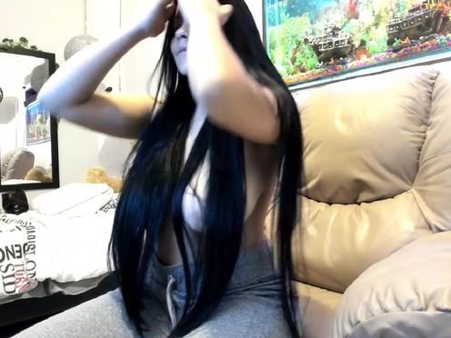 lucy_robert  pussy plays in general chat