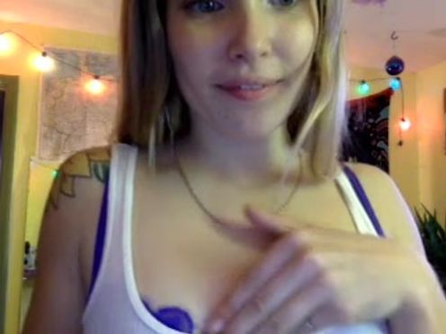 MissBellamack Beauty fucks herself in front of the webcam