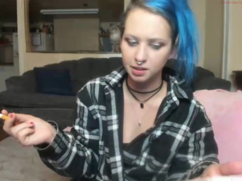 easygoing1 petite chick fucks herself with toys