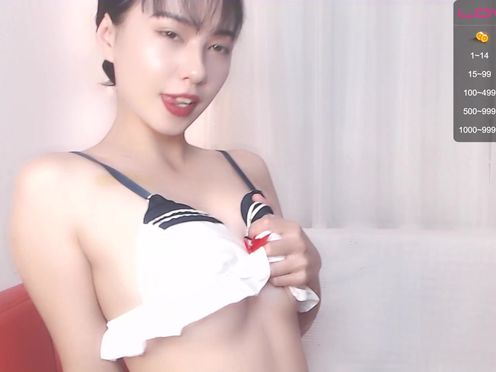 cn_alice chick in stockings erotic masturbates