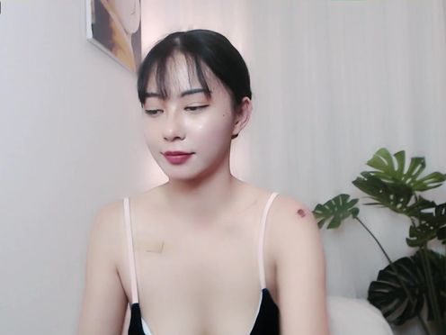 cn_alice busty bitch caresses nipples
