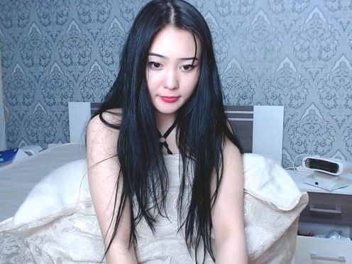 korean_soup show with an attractive black hair