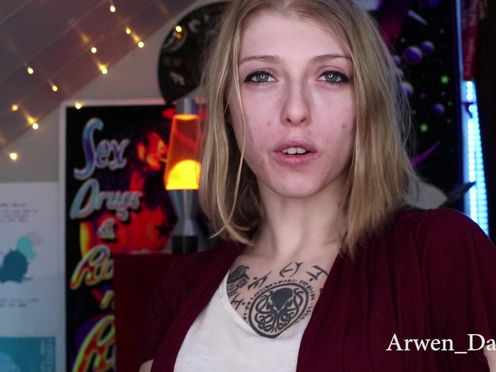 Arwen Datnoid amazing chicks and have fun with sex toys