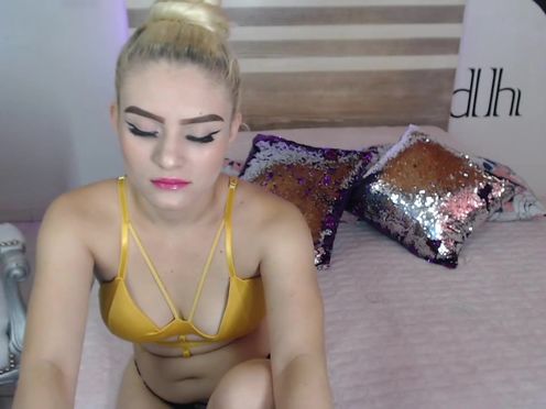 pink_ross chaturbate charming shows off her tits.