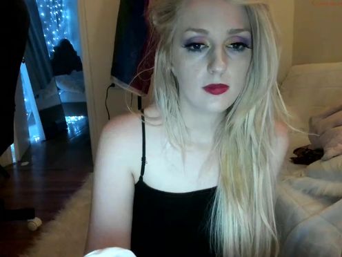 kweenflaxi myfreecams crazy chick caresses sex lips