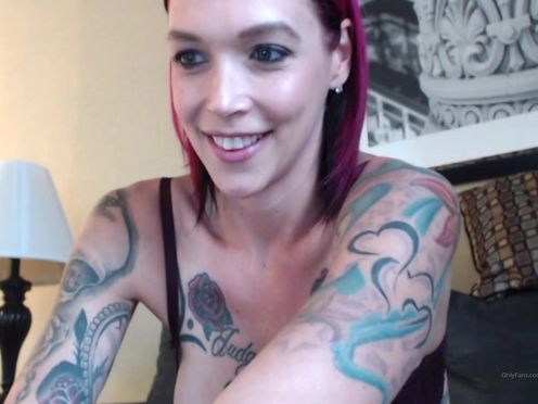 annabellpeaksxx manyvids onlyfans beauty undressed to show off her tattoos