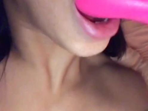 honeydipp69 onlyfans gorgeous babe licks dildo