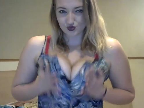 titsfordaddy69 sexy babe plays with pussy