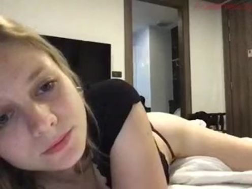 taylorwolfe myfreecams  cool babe with big tits