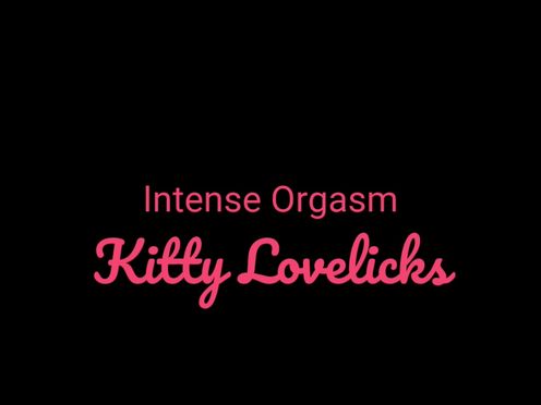 Kitty Lovelicks sweet shows ass