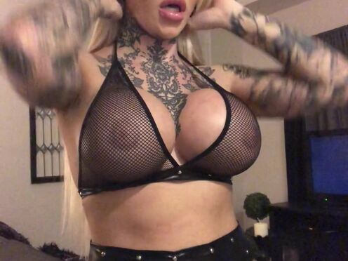 Nadia Love onlyfans do not hesitate to show itself