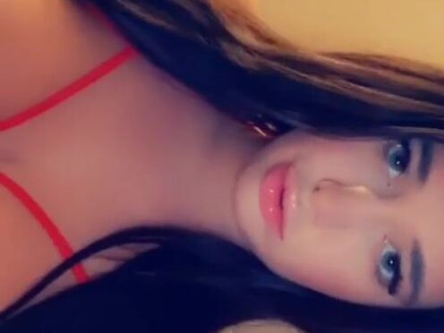 roxnour onlyfans dirty bitch is engaged in oral sex