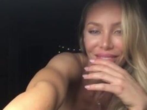 Nicole Aniston Thick shmarina fucks herself with fingers