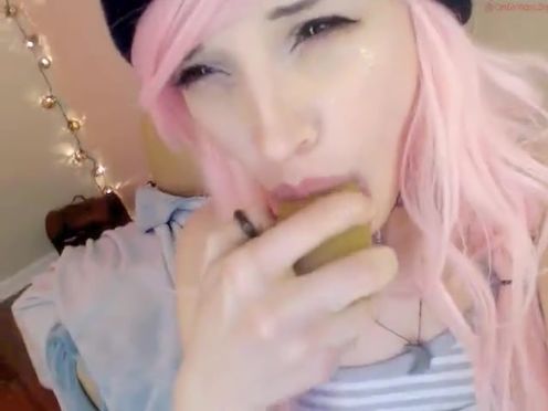 cherrycrush  show and then fuck her wholes by finger