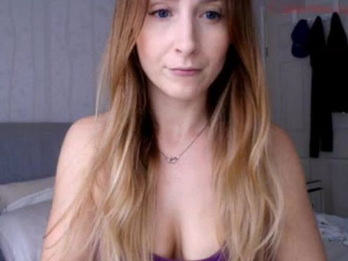 sarah_louise  Pretty webcam whore