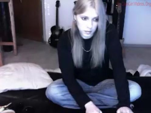 blacklimoon  webcam hooker using her finger