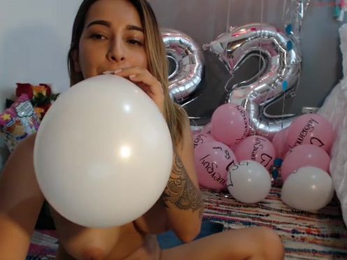 birthdaytania  webcam kick show
