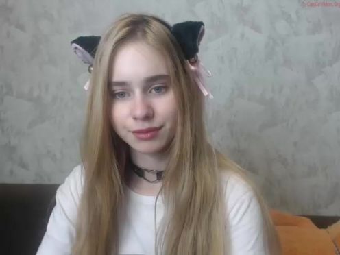 dream_cat  gets naked for lot tokens